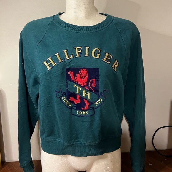 Tommy Hilfiger Tops - Tommy Hilfiger vintage look campus style classic crew neck crested embroidered